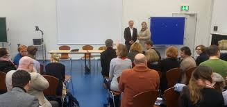 Was als gesundheitskrise begann, entwickelte sich bald zu einer pandemie mit schwerwiegenden auswirkungen auf die wirtschaft und den arbeitsmarkt weltweit. Dr Michael Winterhoff Als Gastreferent Am Hhg Helmholtz Gymnasium Bonn Schule Der Stadt Bonn