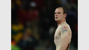 The tattoo itself is not much to look at and many responded to this tattoo, criticizing the artist on already sporting a tattoo of his mother on his left shoulder which he had inked in 2011, his next. Tatowierte Stars Handchen Drauf Papa Tattoo Fur Messi Fussball International Sport Bild
