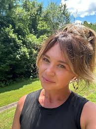 Please, only series comments only. I moved here recently after a divorce. I  am looking for someone to show me how to put