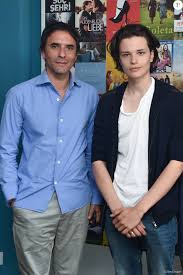 C'est le fils de samuel benchetrit, jules, qui joue le rôle de gino enfant. Samuel Benchetrit Et Son Fils Jules Benchetrit Fils De Marie Trintignant Posant Lors Du 68eme Festival International Du Film De Cannes Le 18 Mai 2015 Purepeople