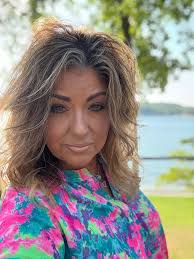 Throwin' a little shade… //  https://www.whiskeyriff.com/2025/03/21/carly-pearce-says-she-looked-right-at-travis-tritts-daughter-michael-rays-ex-girlfriend-while-singing-jolene-at-opry-100/