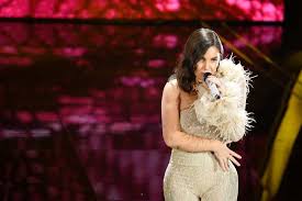 Pistolero è un singolo della cantante italiana elettra lamborghini, pubblicato il 4 giugno 2021 come primo estratto dal primo ep twerking beach. Elettra Lamborghini Spoiler Inaspettato La Coreografia E Bollente Video