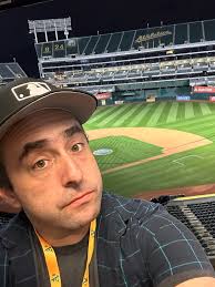 Adrian Garro (@adriangarro)