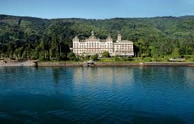 The grand hotel bristol enjoys a magnificent location on the lakeshore of stresa, a true pearl of lake maggiore, famous all over the world for the extraordinary way the beautiful landscape merges with the sumptuous dwellings scattered throughout it. Italy Stresa Grand Hotel Des Iles Borromees Ormina Tours