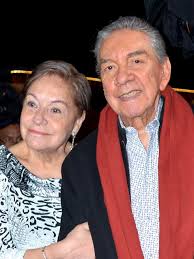 Marco Antonio Muñiz se recupera en su casa de una cirugía