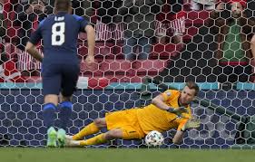 Denmark's christian eriksen collapses on field, receives cpr as euro 2020 the finland players returned to their bench before walking off the field while eriksen was still getting. Duwqtce6ot1fpm