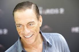 ʒɑ̃ klod kamij fʁɑ̃swa vɑ̃ vaʁɑ̃bɛʁɡ; Jean Claude Van Damme Rettet Dem Chihuahua Welpen Raya Das Leben