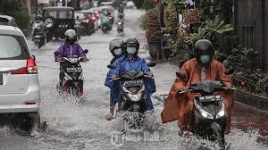 Pasalnya, mimpi banjir menutupi jalan mengisyaratkan akan hadirnya berita baik atau kebahagiaan dalam hidup. Arti Mimpi Terjebak Banjir Pertanda Jangan Terbuai Dengan Pujian Tribun Bali