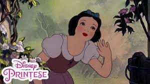 Sunt in total 59 de planse de colorat cu alba ca zapada. AlbÄ Ca ZÄpada Èi Cei Èapte Pitici Cantecul Ursitei Disney Princess Youtube