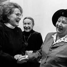 Born 9 december 1934), known professionally as irena santor, is a polish singer, musical performer and actress. Irena Santor Krolowa Polskiej Piosenki Photos Facebook