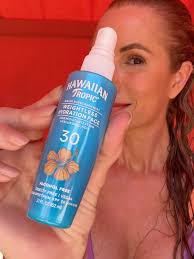 Glow Bronceado sin el☀️ gracias a mis esenciales de verano ✨, Estos son mis  favoritos para un día en el 💦:, 🌞 Instant Bronzer SPF 30 —  @australiangold, 🌺 Weightless Hydration Face SPF 30 — ...