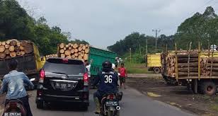 Verschenke einzigartige geschenke mit den feinduftenden infinity rosen von triple k. Didepan Pabrik Triplek Parkir Terlihat Semerawut Pelita Sumsel Muara Enim