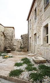 Dom Arquitectura: un interior design moderno per un'antica ...