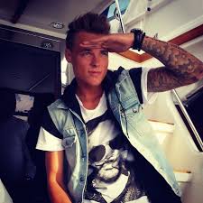 Fisk er en milliardbransje, og det er derfor heller ikke vanskelig å forstå at. 22 Year Old World S 3rd Youngest Billionaire Wow Amazing