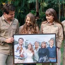 When bindi shared the first photo from her wedding, she revealed that they honored her late father, steve, by lighting a candle. Bindi Irwin Includes Steve Irwin In Wedding Portrait Popsugar Family