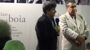 Atunci când denunţă postulatulanistoric al sensului care revine la a afinna separarea autorului şi a epocii de text separarea se face prin raportarea la context a sensului în �eneral, la sensul istoric şi semantic faţă cu apariţia textului în sine. Radu Gabriel Parvu Lansare Lumea Ca Vointa Si Reprezentare Arthur Schopenhauer Youtube