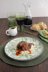 Un plato cocinado de nuestros amigos de yatecomere muy fácil de preparar. Carrilleras En Salsa De Vino Tinto A La Canela Cocinando Entre Olivos