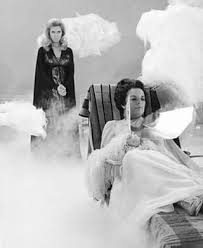 Elizabeth Montgomery And Mercedes Mccambridge On Bewitched Bewitched Elizabeth Montgomery Elizabeth Montgomery Bewitching