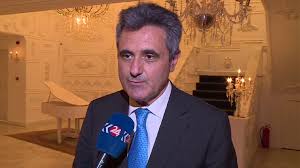 L'ambasciatore italiano nella repubblica democratica del congo, luca attanasio, è morto in un attacco a un convoglio della monusco, la missione dell'organizzazione delle nazioni unite per la. L Ambasciatore Italiano In Iraq Al Fianco Dei Militari Feriti Ildenaro It