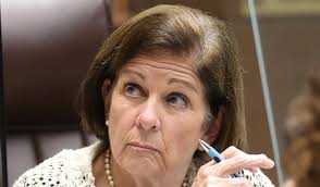 Rechazan proyecto de Pilar Cisneros para trasladar de fecha el feriado del  Día de la Madre y otros