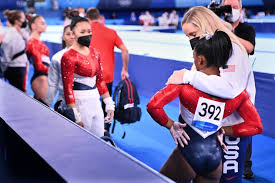 After watching her pull out of the women's gymnastics team final, fans around the world want to know the real reason why simone biles withdrew from the olympics. Dmau5ymkxflf M