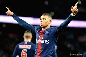 Leandro paredes (paris saint germain) ha recibido una falta en la zona defensiva. France Paris Football Ligue 1 Psg Vs Om