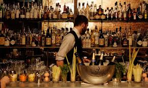 Paris may well have been the world's ultimate cocktail city during the roaring '20s, but it's only recently regained its stripes when it comes to mixology worth splashing out on. Le Forum Paris Best Cocktail Bar In Town Coole Bars Cocktailbar Paris