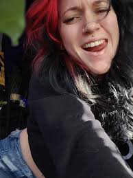 hips don't lie when the girlypop comes on. #alternative