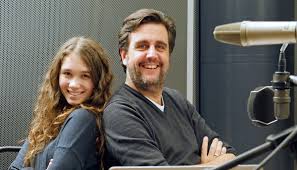 Bastian pastewka begibt sich, gemeinsam mit der pastewka familie und weggefährten, auf eine nostalgische reise.gemeinsam blicken sie zurück auf. 15 Marz Bis 13 April Werktags 9 45 Und 14 10 Kulturradio Zweite Staffel Der Presseportal