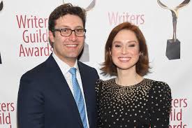 Ellie kemper & michael koman answer life's big questions! Ellie Kemper Says She And Her Husband Do Chores As The Crown Characters It Makes Us Laugh