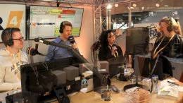 1973 begann er, radiosendungen zu moderieren, darunter gemeinsam mit max schautzer „daheim und unterwegs. Wdr4 Radioszene