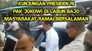 Dengan disetujuinya rencana peleburan kemendikbud dan kemenristek, serta rencana pembentukan kementerian investasi, sudah hampir pasti reshuffle kabinet akan segera diumumkan dalam beberapa hari ini. Presiden Jokowi Jadi Pendekar Silat By Semeton News