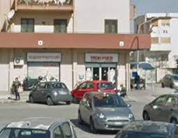 Residence molto curato,con servizio di portineria e giardino condominiale. Rapinato A Palermo Il Supermercato Paghi Poco Di Via Amedeo Aosta Nuovo Sud