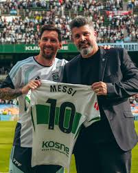 Over 25,000 fans came out to the Elche stadium to watch Lionel Messi and Argentina train