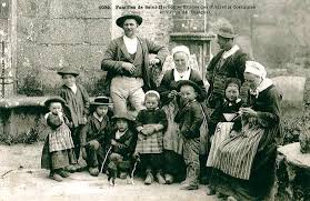 Costumes bretons : Kiz Glasiket, Gwenet, Kerné, Leon, Treger (Bretagne)