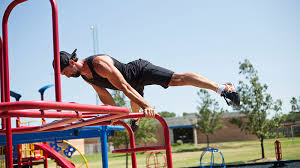 Most calisthenics exercises are compound movements. Calisthenics Alles Zum Einstieg In Die Effektive Trendsportart