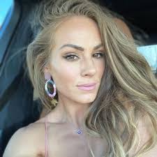 Lynn Muck's Instagram, Twitter & Facebook