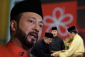 Sementara itu, setiausaha politik menteri besar kedah, afnan hamimi taib azamudden berkata dakwaan itu merupakan satu fitnah kerana muhammad sanusi hanya berhenti sebentar untuk membeli makanan berdekatan pusat jualan dan pameran jenama ford di kawasan itu sebelum meneruskan. Mukhriz Letak Jawatan Sanusi Dilantik Menteri Besar Kedah Ke 14 Editor Malaysia