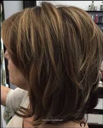 Bei damen mit einem runden gesicht sollten die frisuren ebenfalls mittellang geschnitten werden. 70 Best Short Layered Haircuts Fur Frauen Uber 50 Im 2019 50er Frisur Haarschnitt Halblange Haare Ab 50