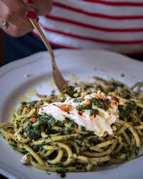 Pici Al Pesto Di Cavolo Nero E Burrata Ricetta Ricette Idee Alimentari Cibo Vegetariano