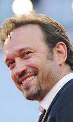 Diventa praticante in un grande giornale, rimane affascinato dal bel mondo romano e a poco a poco ne entra a far parte. Lo Scandalo Della Banca Romana Film 2010 Mymovies It