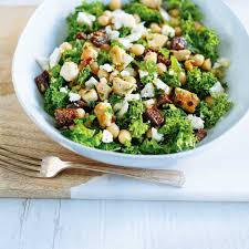 Salade De Kale Au Poulet Et Aux Figues Ricardo Recipe Salad Recipes Lunch Chicken And Figs Recipe Kale Salad