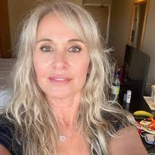 Pair of Termocrisa Bowls, Termocrisa Swan Pattern, Vintage Termocrisa Milk  Glass Bowls