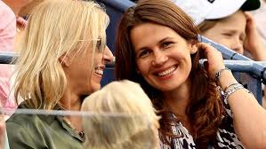 Tennis champion martina navratilova has married her partner julia lemigova in new york. Martina Navratilova Proposes To Former Russian Beauty Queen Julia Lemigova At Us Open