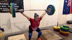 Elle est montée sur un podium international en 2016 lorsqu'elle a remporté une médaille de bronze aux championnats du monde universitaire, un peu plus d'un an après avoir commencé à faire de l'haltérophilie. Recnm Qeqi Vtm