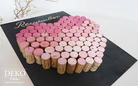 Sari hansen zeigt, wie man eine pinnwand aus korken ganz leicht selbst machen kann. Diy Coole Pinnwand Aus Weinkorken Deko Kitchen