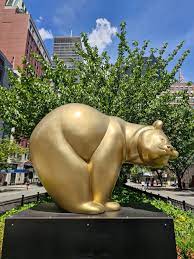👣 Step into a world of wonder on Park Avenue between 34th and 38th  Streets, where @michelbassompierresculptor 's Fragile Giants come to life —  featuring monumental bronze and aluminum sculptures including graceful