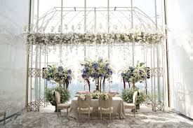 Bila kamu termasuk tipe orang yang feminin sekaligus penyuka benda antik, tema shabby chic bisa menjadi pilihan tema dekorasi pelaminan yang paling pas. Dekorasi Pernikahan Tema Vintage Dekorasi Pernikahan