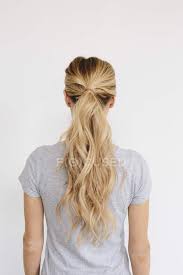 Jul 16, 2019 · psicologia e capelli: Donna Con I Capelli Biondi Legati In Coda Di Cavallo Bellezza Giorno Stock Photo 126769934