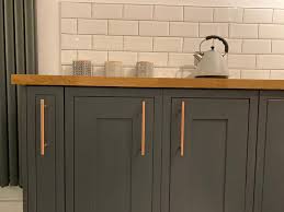 Starting with unscrew the screws on the back of the copper cabinet hardware using the correct type of screwdriver. Goodhome Annatto Copper Effect Steel Bar Cabinet Handle L 220mm Pack Of 2 Diy At B Q